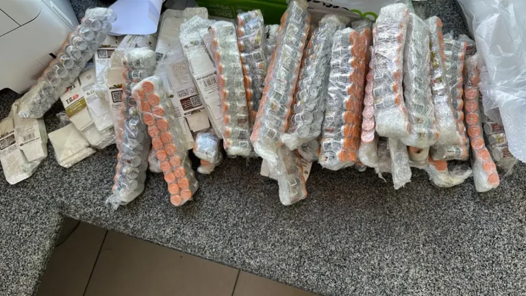 PRF apreende 503 ampolas de tirzepatida escondidas em carro na Bahia