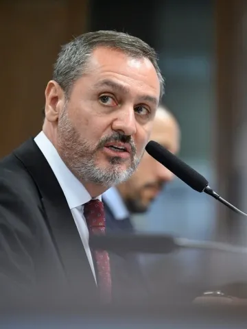 André Mendonça determina afastamento do diretor-geral da PF, Andrei Rodrigues