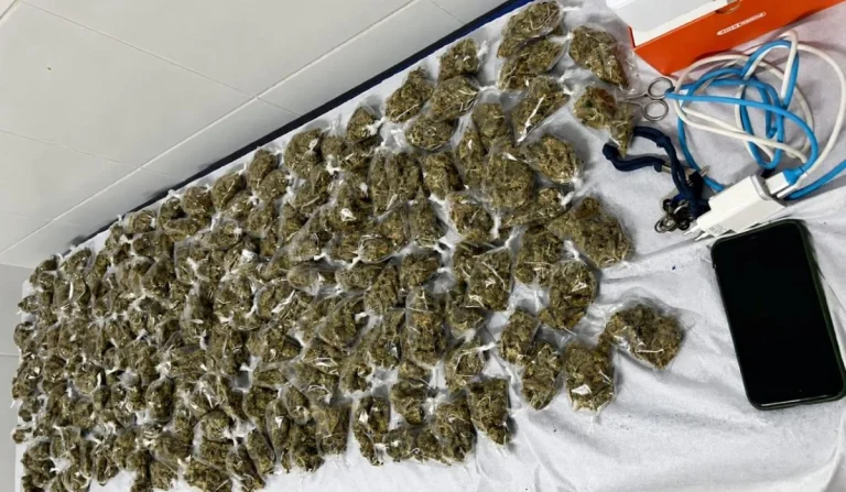 Duas mulheres são presas com 175 porções de maconha em Ondina