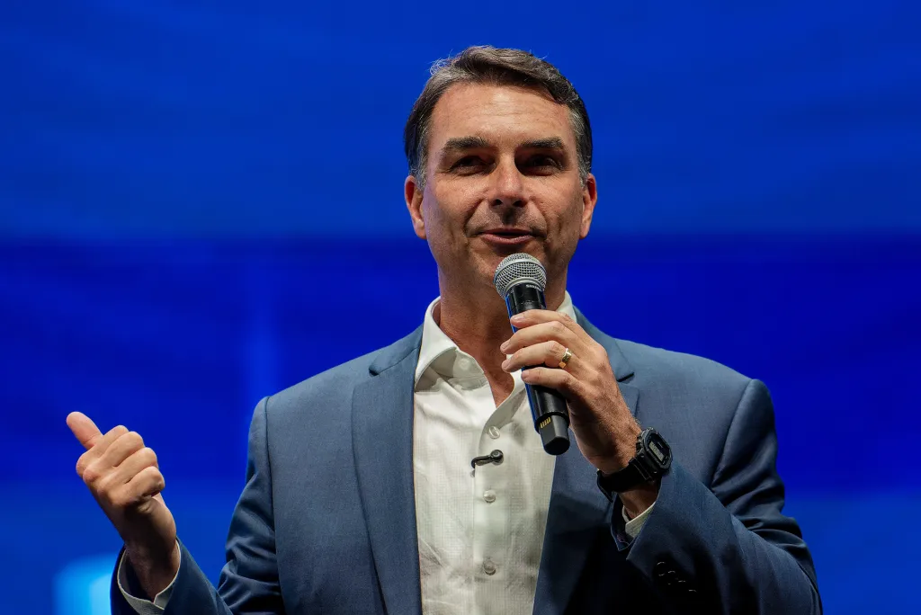 Flávio diz que usou estratégia para fazer Lula confirmar presença em debate da Band