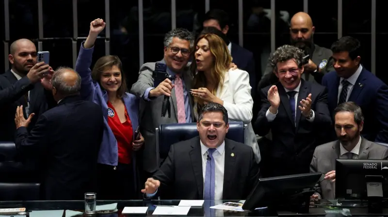 Senado aprova fim da escala 6×1 e garante dois dias de descanso semanal