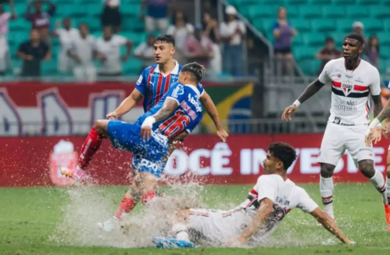 Bahia supera reação do São Paulo e vence por 3 a 2 na Fonte Nova
