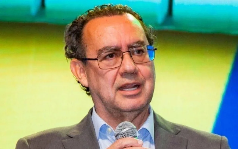 Augusto Cury anuncia apoio a Flávio Bolsonaro no 2º turno com condições