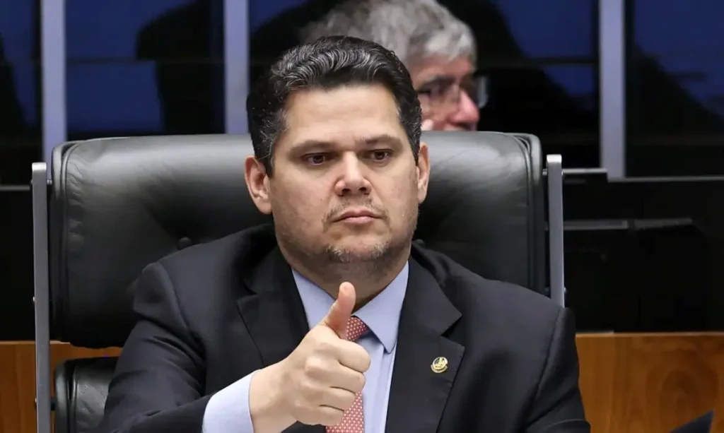 Davi Alcolumbre retira PEC da Segurança Pública da pauta do Senado e adia votação
