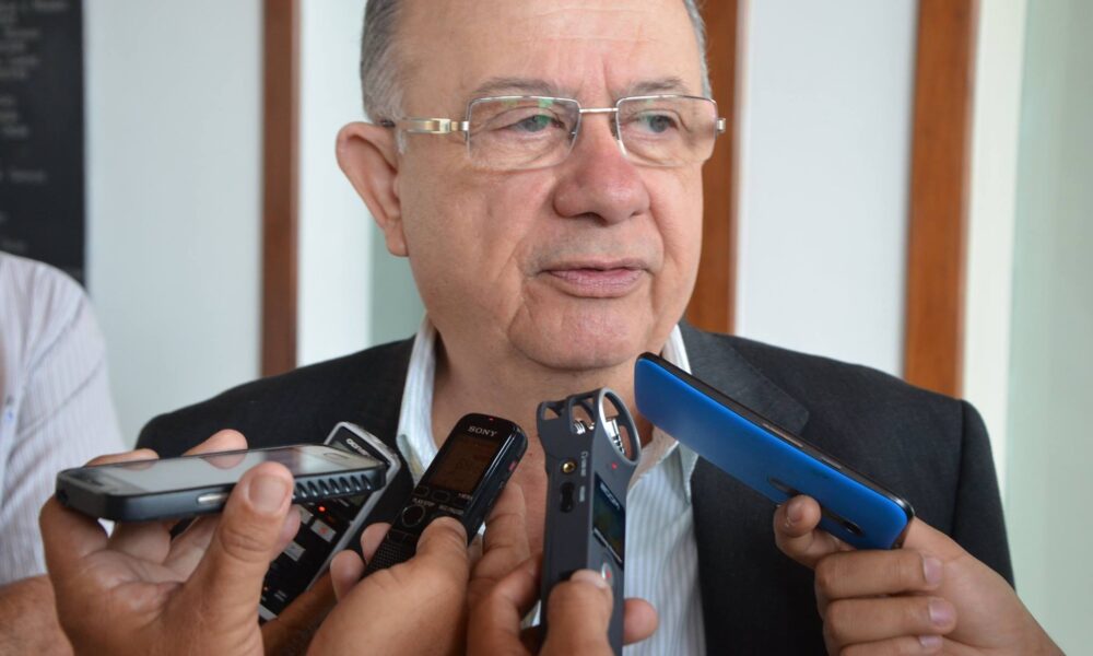 Prefeito José Ronaldo passa por angioplastia após mal-estar em Salvador