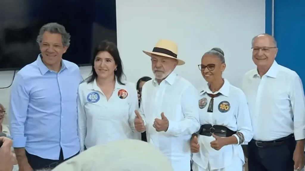 Lula vota em São Bernardo do Campo e cumpre primeiro compromisso eleitoral no primeiro turno das Eleições 2026
