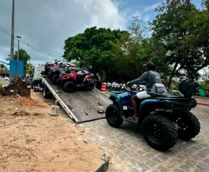 Fiscalização apreende 12 quadriciclos e um buggy sem placas em Praia do Forte