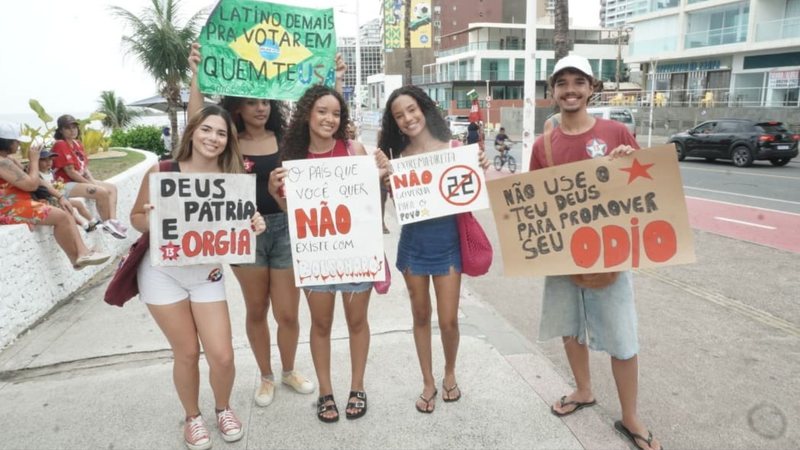 Ato pela Democracia: Apoiadores de Lula começam a se concentrar na Barra, em Salvador