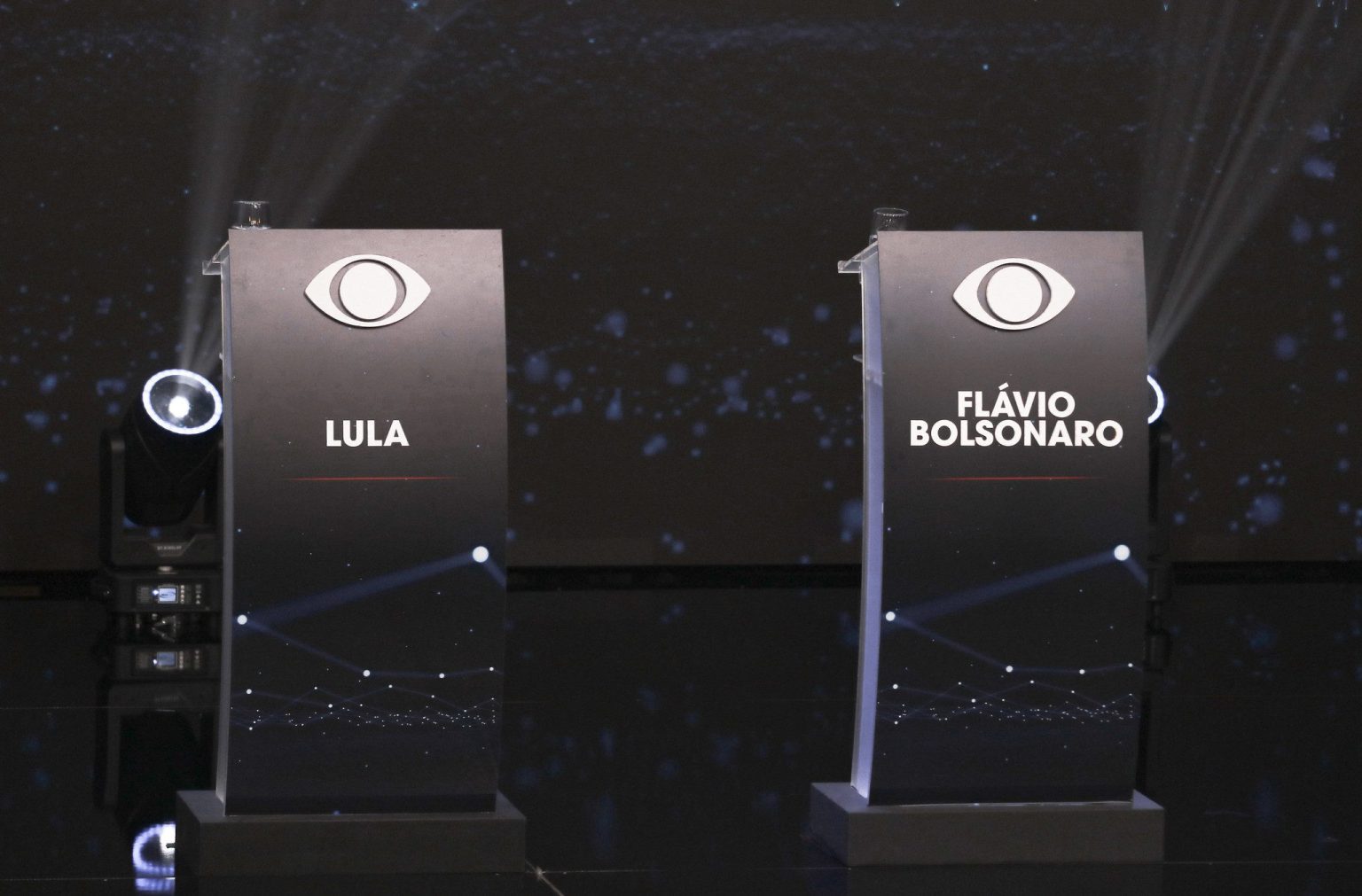 Lula e Flávio Bolsonaro fazem primeiro debate do segundo turno neste domingo