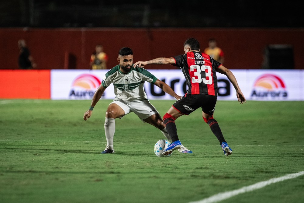 Coritiba e Vitória fazem confronto direto contra o rebaixamento no Campeonato Brasileiro