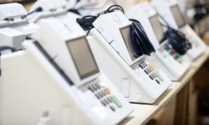 Pode levar o celular para votar? Veja o que diz a Justiça Eleitoral