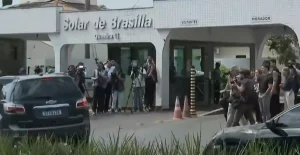 Flávio Bolsonaro visita o pai pela primeira vez desde julho após decisão de Moraes