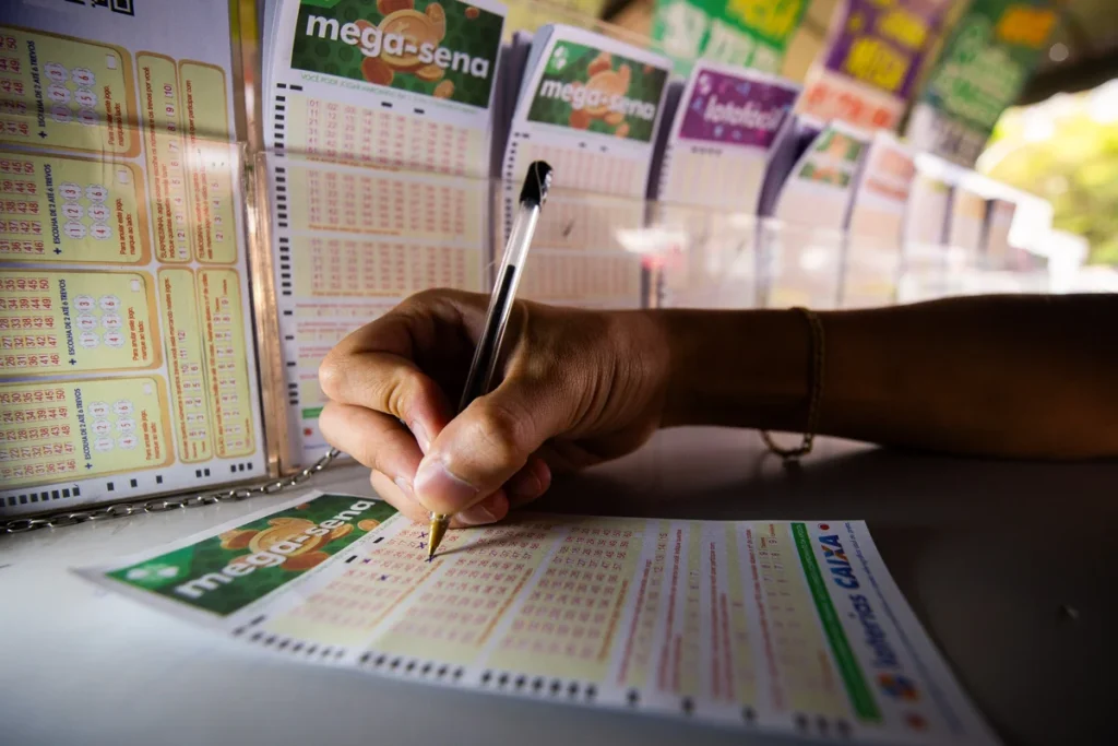 Mega-Sena acumula e prêmio do próximo sorteio chega a R$ 185 milhões