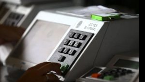TSE interrompe apuração dos votos após decisão de Zanin que estendeu votação até as 19h